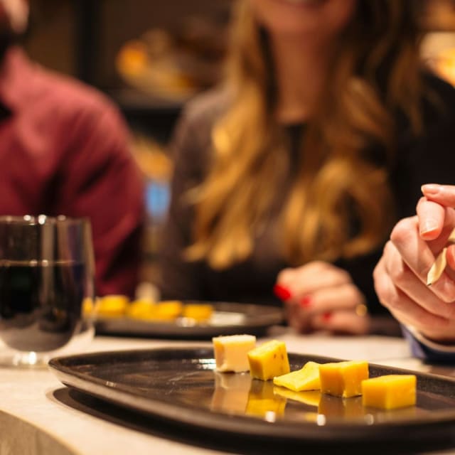 combitiq/amsterdam-cheese-company-guided-cheese-tasting/gallery/foasv6mstqgeyu8ab4p5