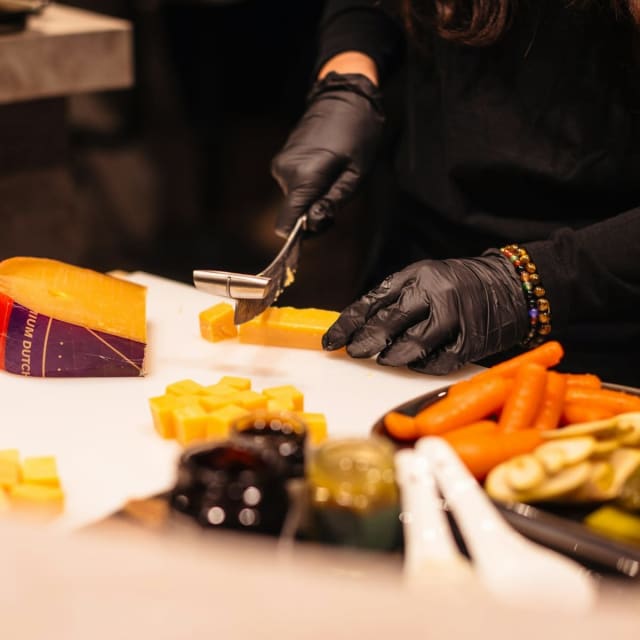 combitiq/amsterdam-cheese-company-guided-cheese-tasting/gallery/xk29kadapr5gvwdqhdnc